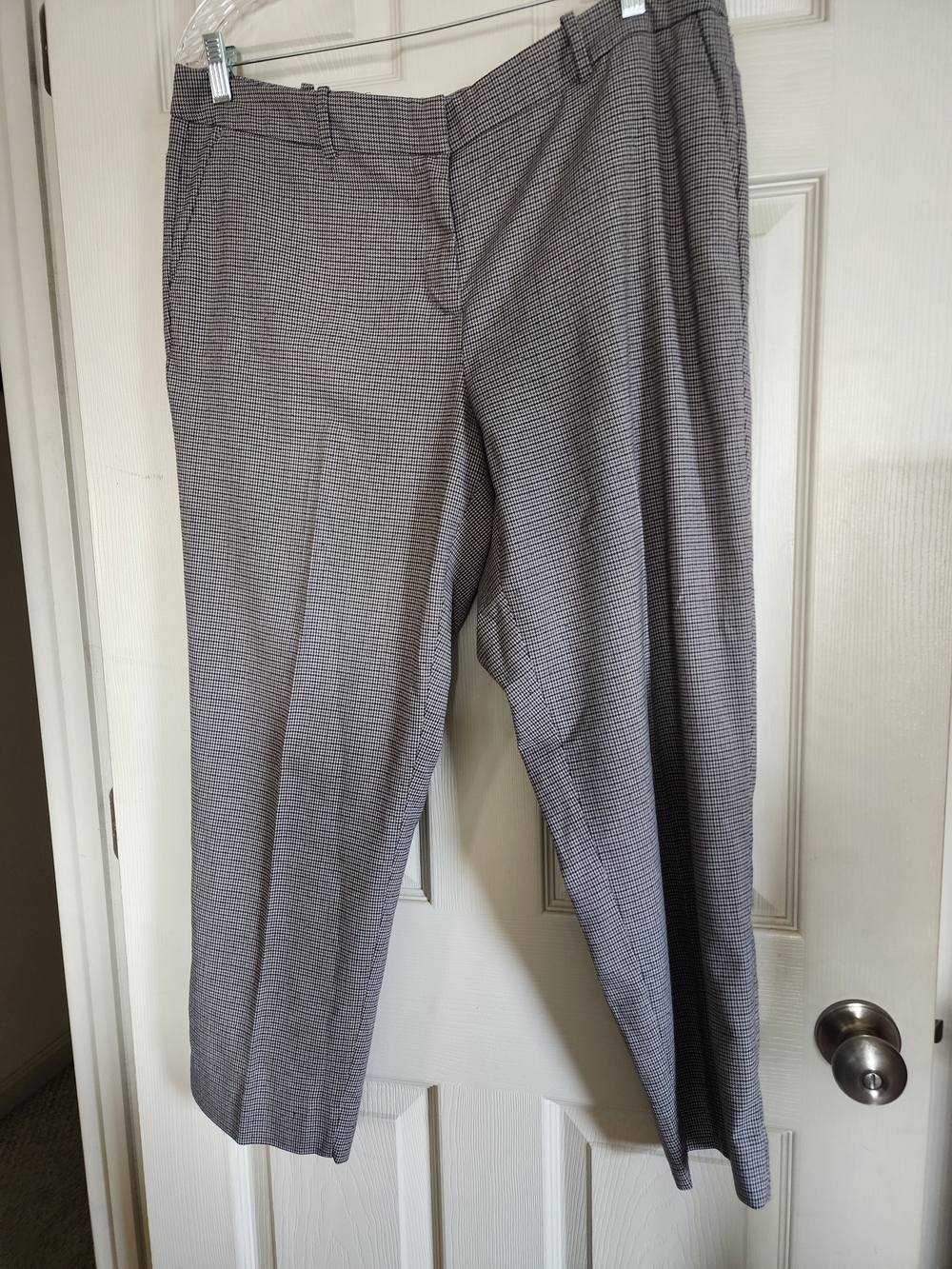 Liz Claiborne Gray Houndstooth Ankle Pants